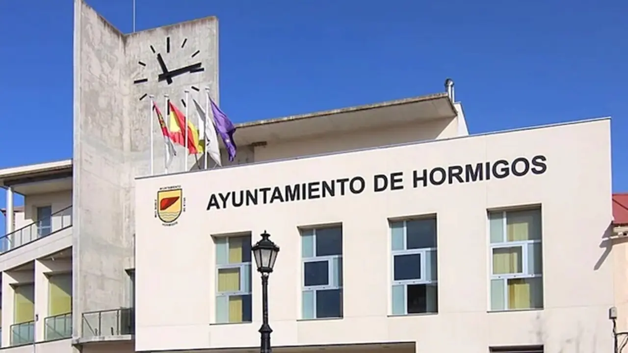 En la imagen de archivo el Ayuntamiento de Hormigos (Toledo)