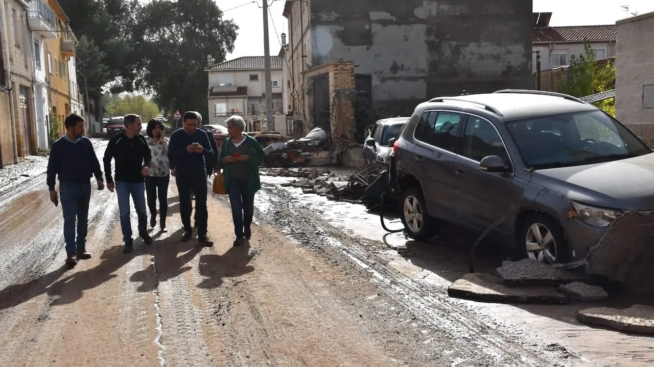 La Diputación de Cuenca destinará 100.000 euros en 2025 a planes para prevenir inundaciones. En la imagen de archivo el presidente provincial en Mira tras la dana