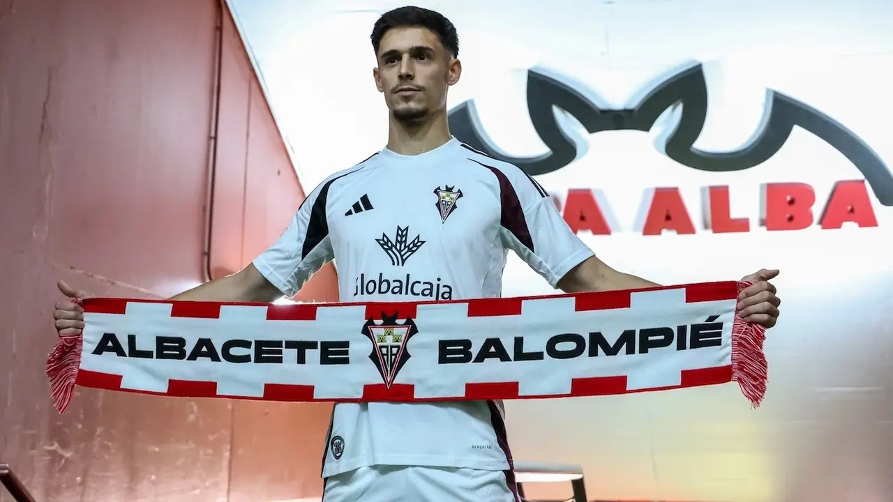Pepe Sánchez, nuevo jugador del Albacete, se define como un defensor "fuerte y rápido"