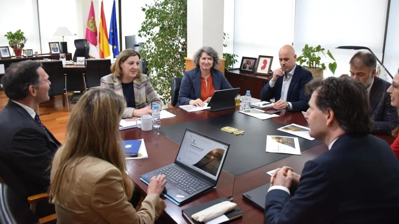 La consejera de Economía, Empresas y Empleo, Patricia Franco, y la consejera de Desarrollo Sostenible, Mercedes Gómez, han trasladado el apoyo del Ejecutivo autonómico a ErasmoPower2X