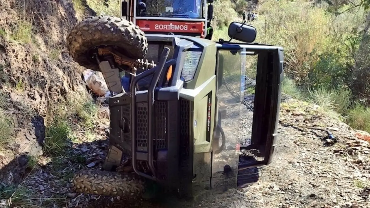 Muere un hombre al volcar el quad que conducía en una finca y quedar atrapado