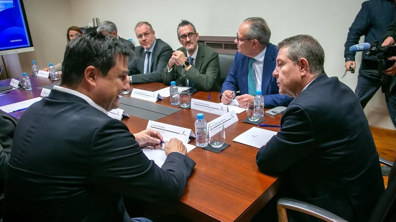 Representantes de Substrate AI se reúnen con el presidente de Castilla-La Mancha, Emiliano García-Page