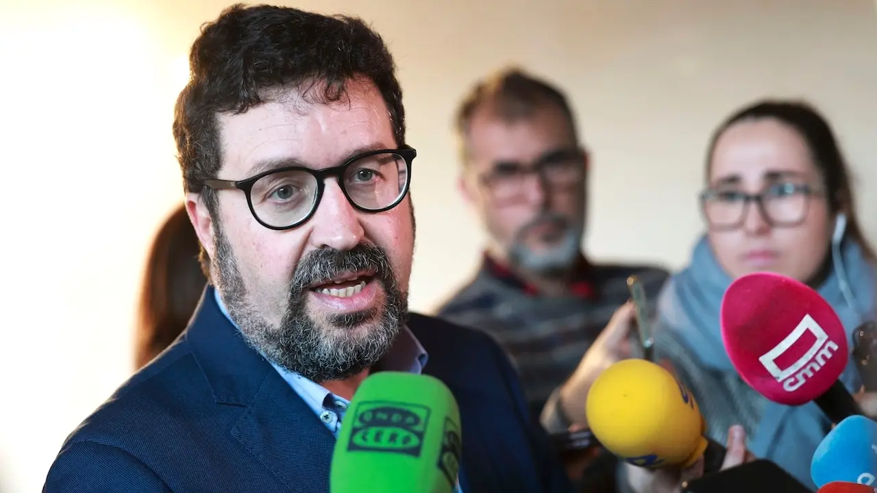 TOEl secretario de Estado de Trabajo, Joaquín Pérez Rey, participa en el curso 'Derechos humanos laborales y derechos digitales en el mundo del trabajo', organizado por la Facultad de Ciencias Jurídicas y Sociales de la UCLM, este lunes en Toledo - EFE/Ismael Herrero