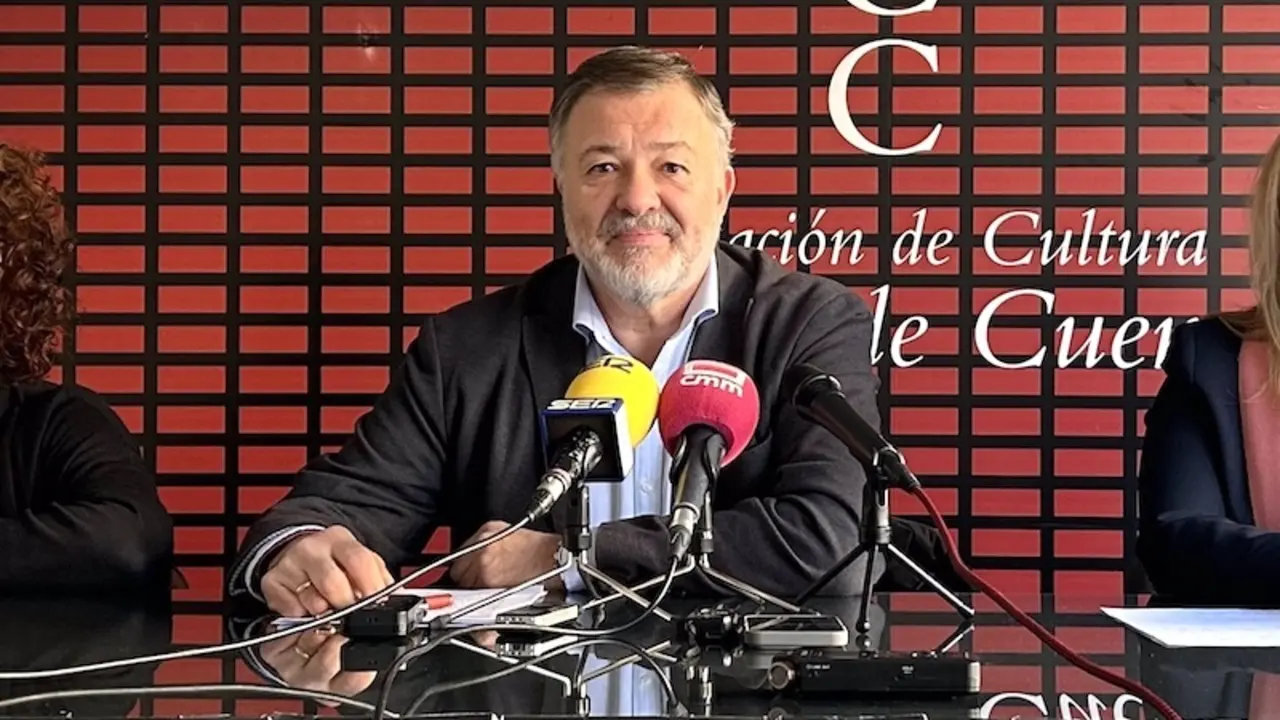 El alcalde de Cuenca, Dario Dolz, durante la rueda de prensa que ha ofrecido este lunes en el Auditorio