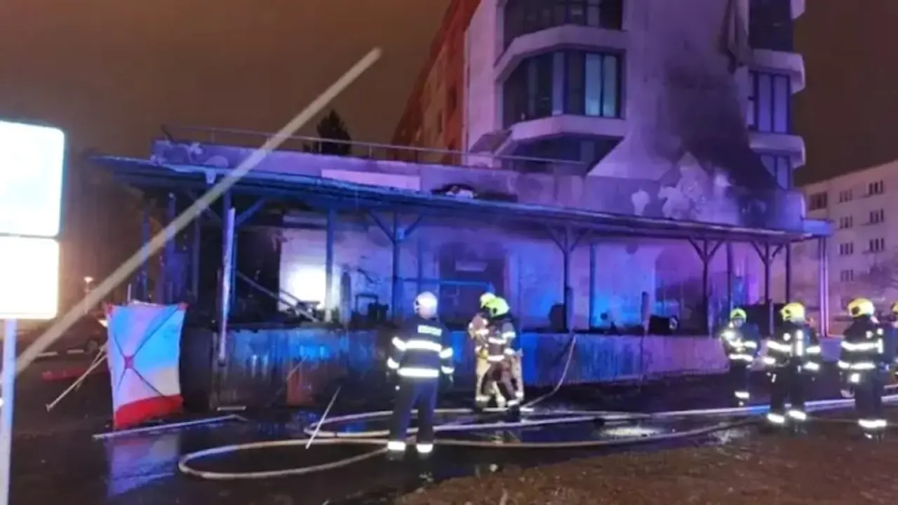 Al menos 6 muertos y 8 heridos al explotar una bombona de butano en un restaurante y provocar un incendio, bomberos