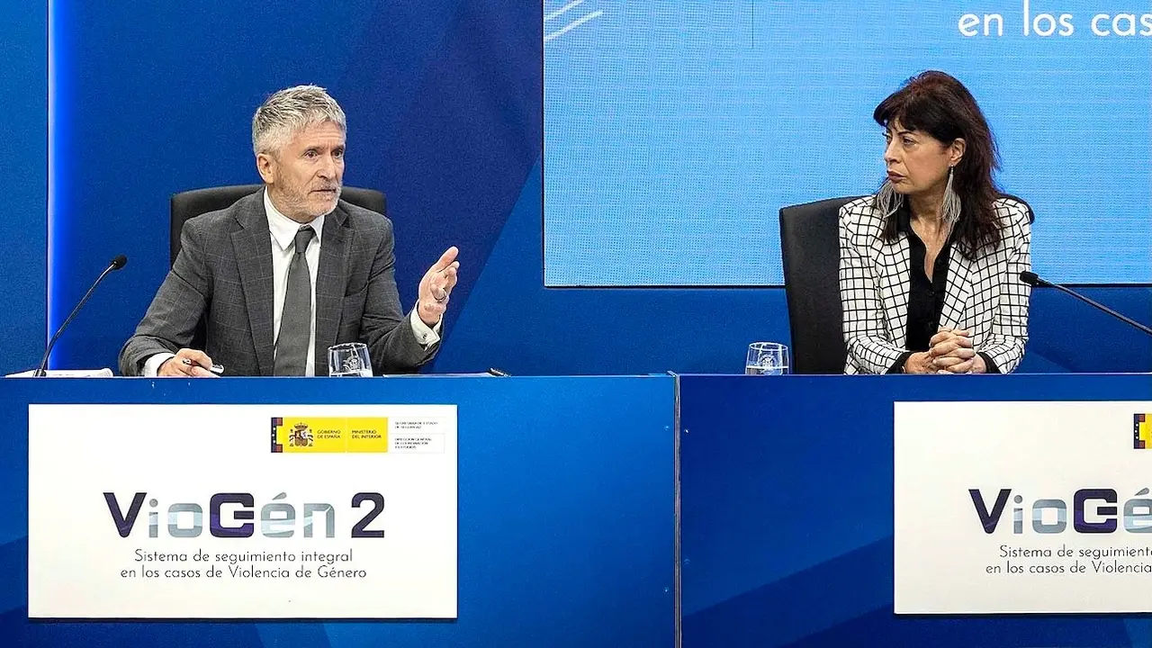 Los ministros del Interior, Fernando Grande-Marlaska, y de Igualdad, Ana Redondo, han presentado este miércoles un nuevo modelo de respuesta policial a la violencia de género (VioGén 2)