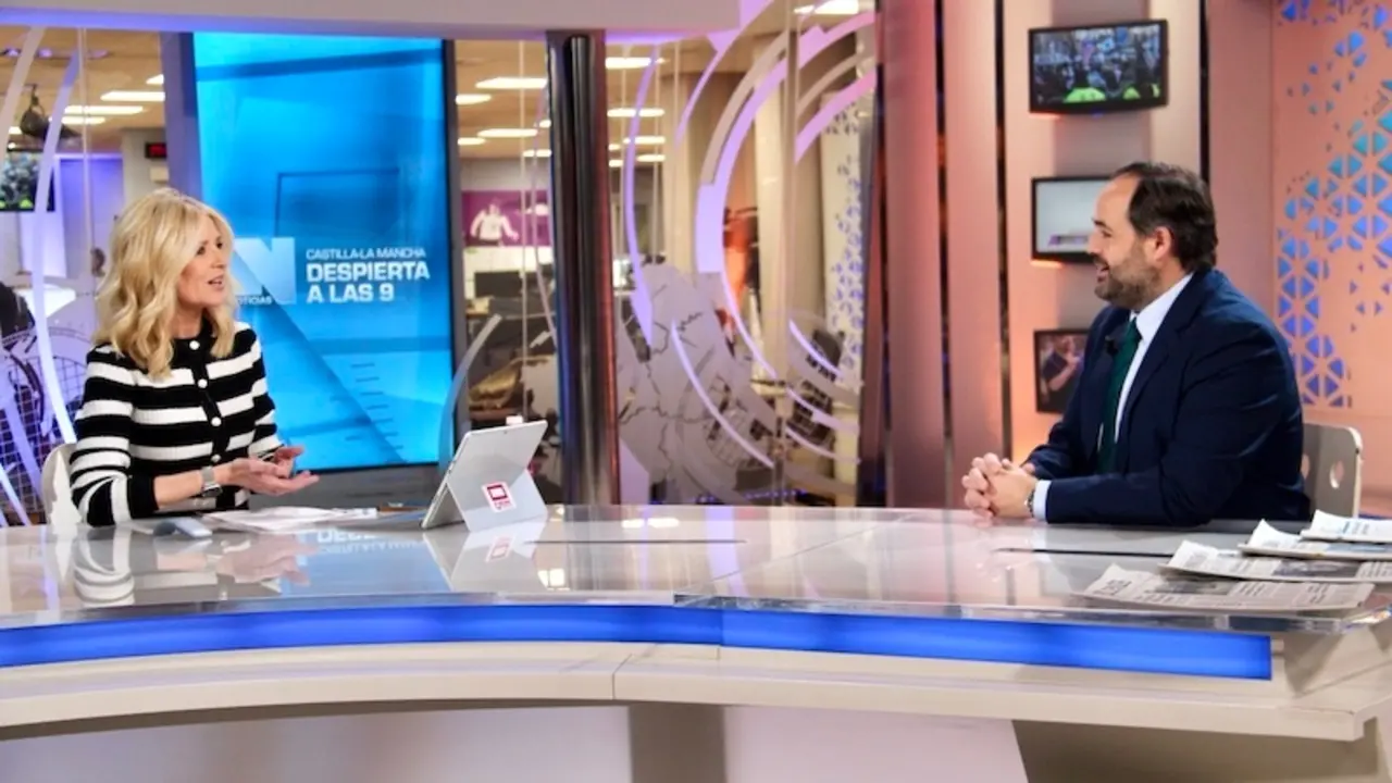 El presidente del PP de Castilla-La Mancha, Paco Núñez, en un momento de la entrevista en la televisión pública regional