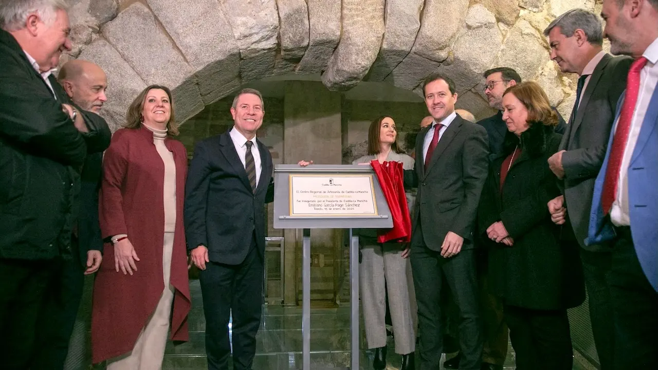 El presidente de Castilla-La Mancha, Emiliano García-Page, ha inaugurado en Toledo el Centro Regional de Artesanía de Castilla-La Mancha que se ubica en la Mezquita de Tornerías