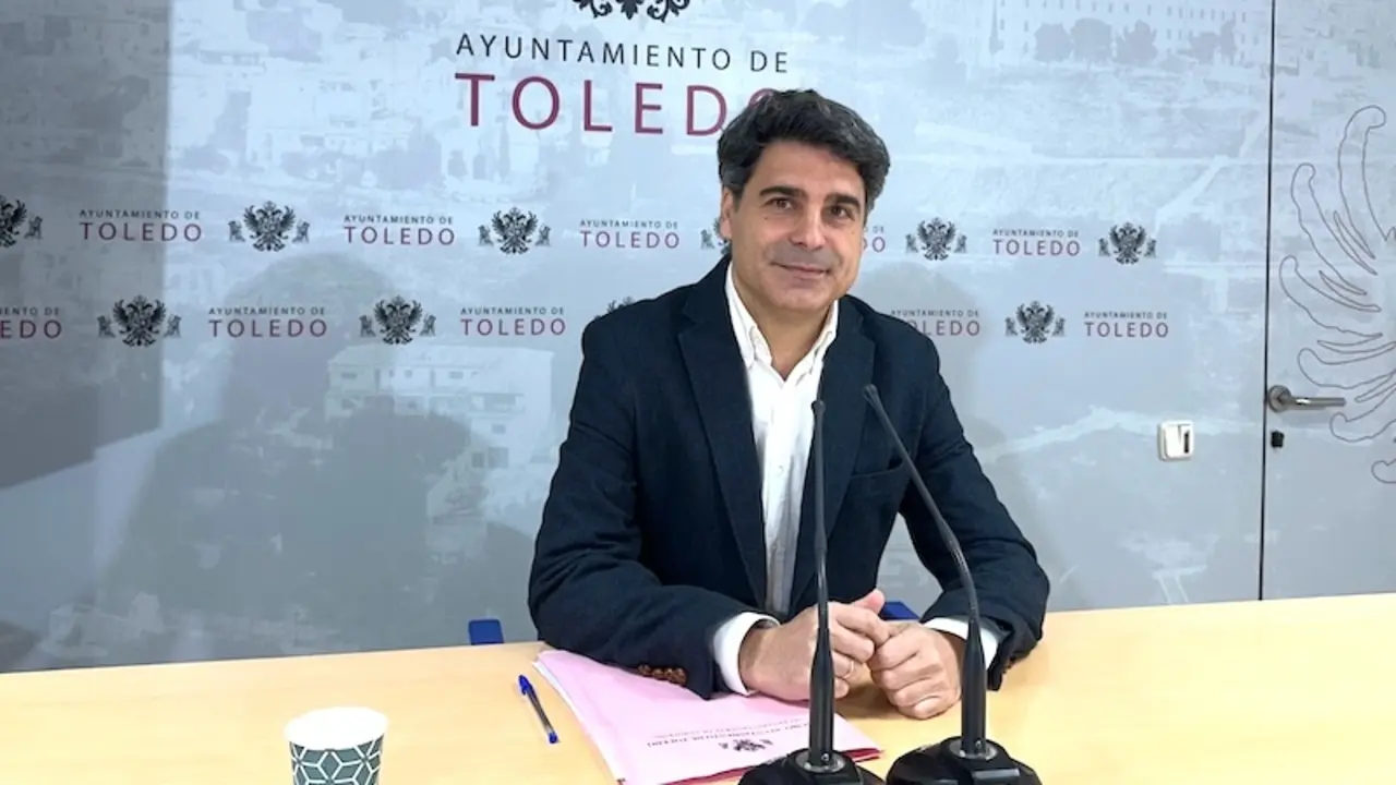El portavoz del equipo de Gobierno del Ayuntamiento de Toledo, Juanjo Alcalde, en rueda de prensa