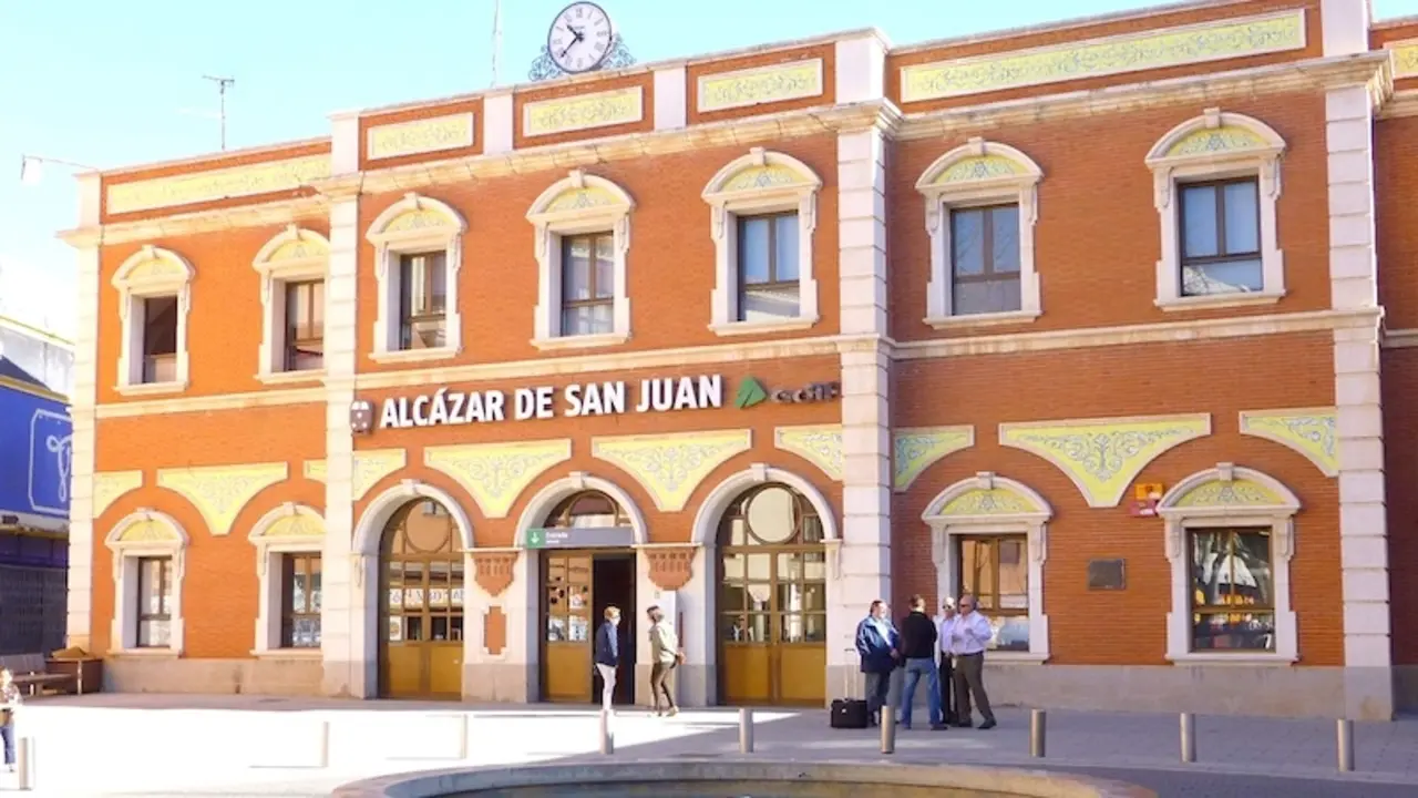 En la imagen de archivo la estación de tren de Alcázar de San Juan (Ciudad Real)
