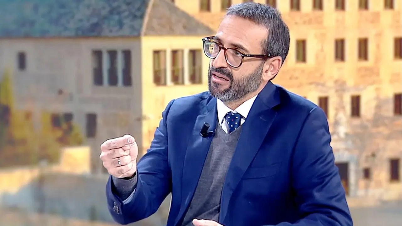 El secretario de Organización del PSOE de Castilla-La Mancha y diputado nacional, Sergio Gutiérrez, en un momento de la entrevista en la televisión pública regional