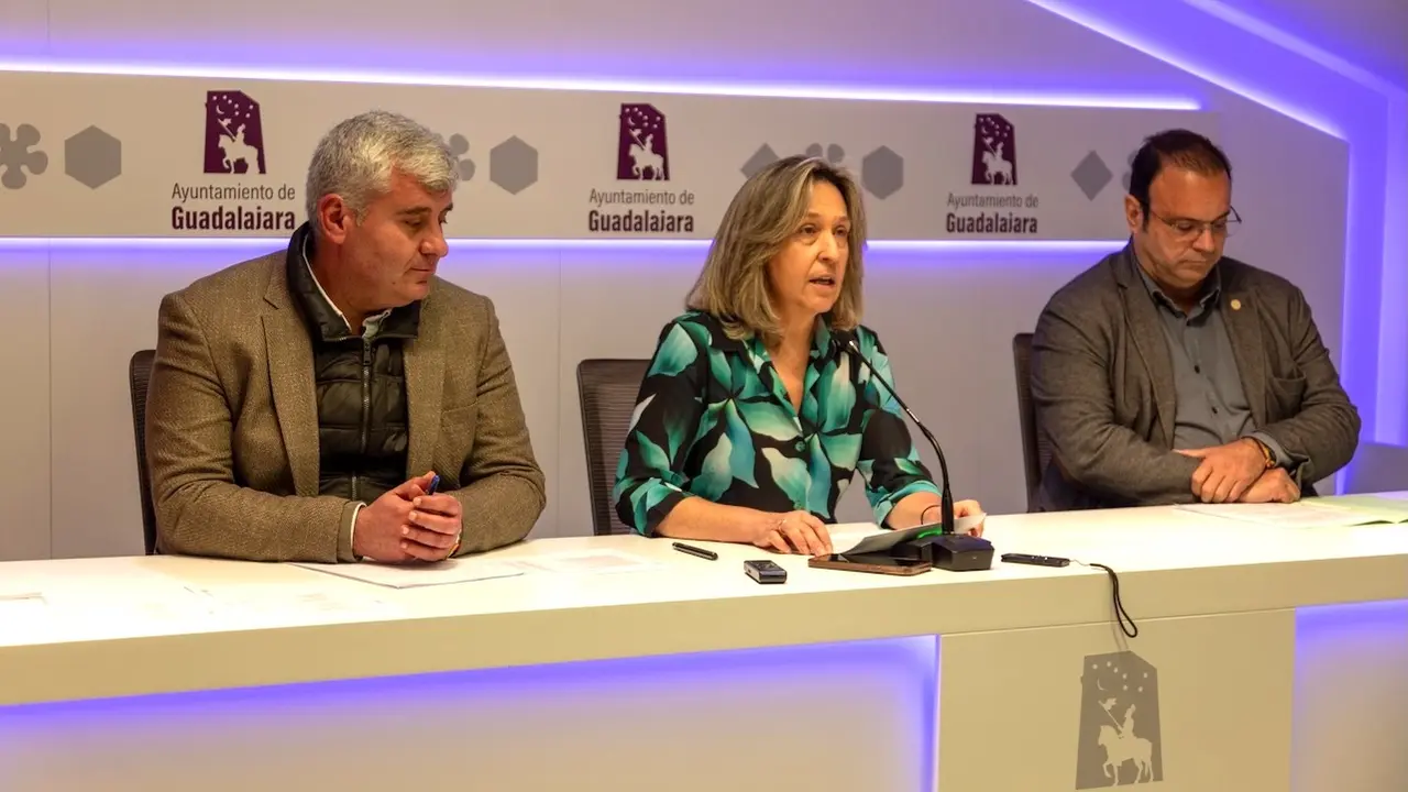 La alcaldesa de Guadalajara, Ana Guarinos, ha presentado el proyecto de presupuestos que se acerca a los 100 millones en 2025