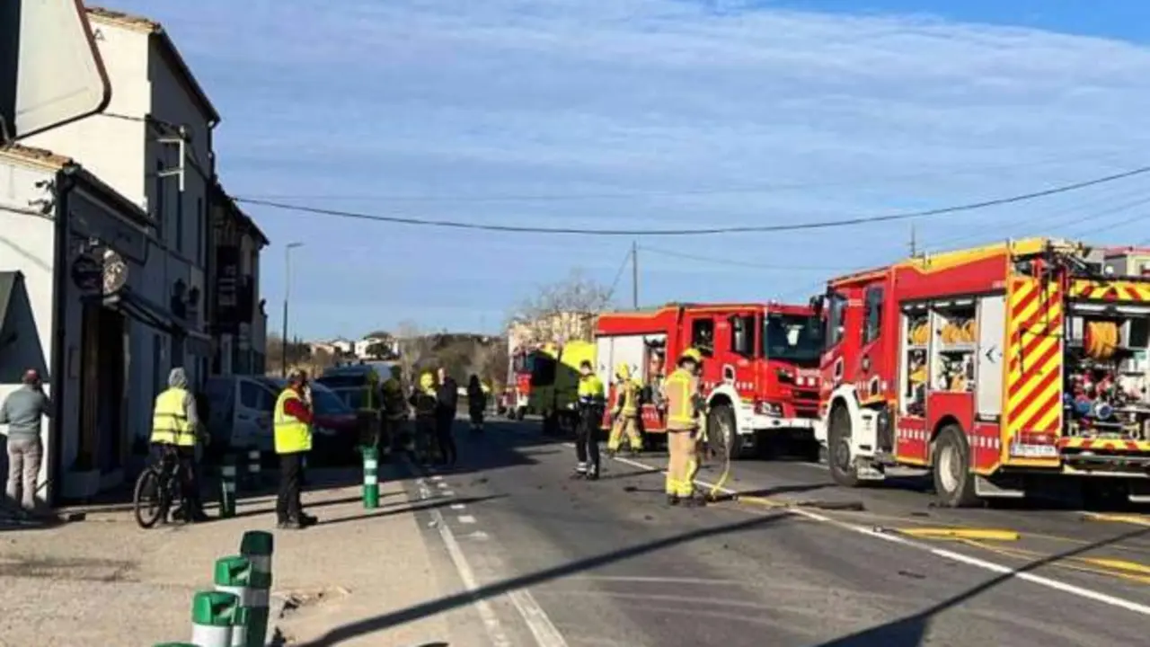 VIDEO. Al menos dos heridos al chocar un coche con una ambulancia con pacientes