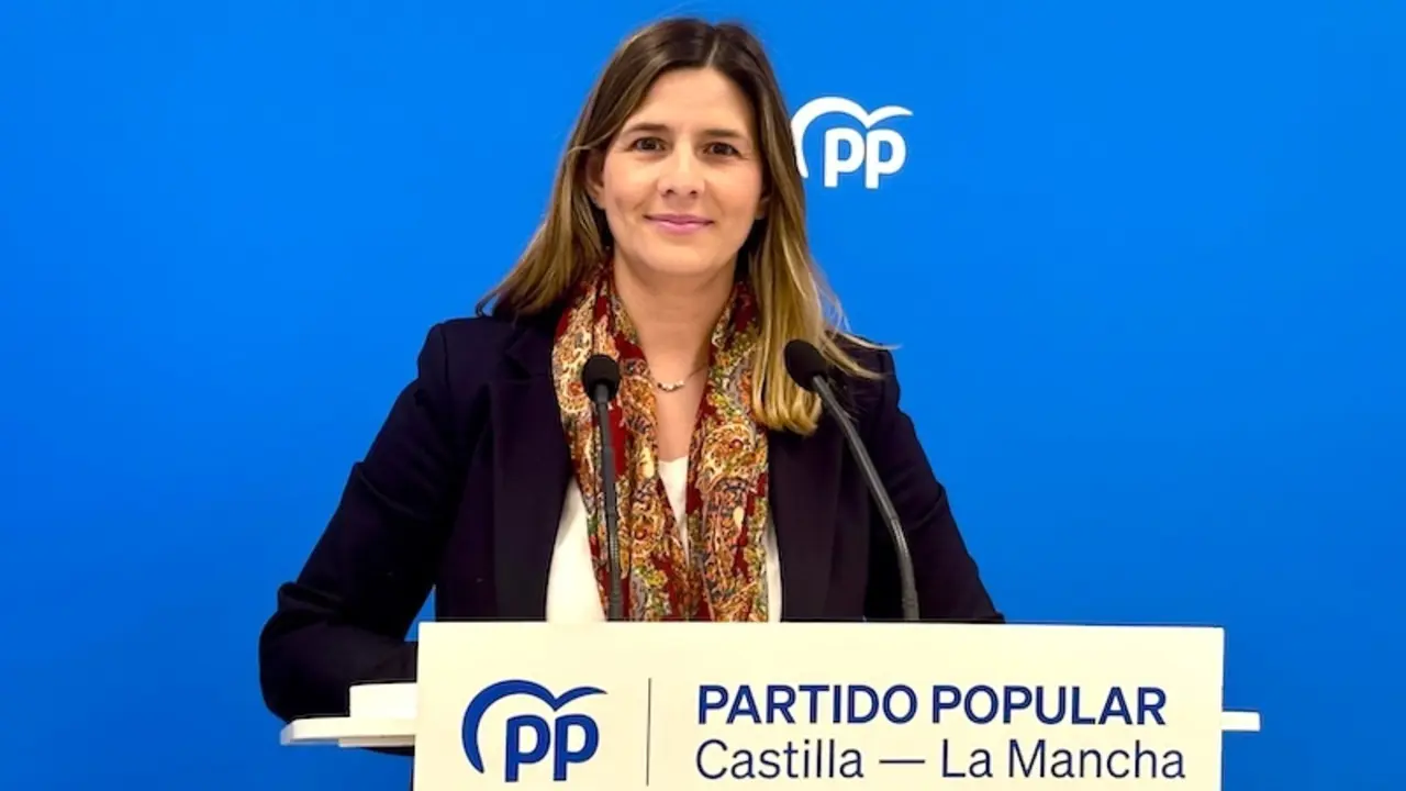La secretaria general del PP de Castilla-La Mancha y portavoz parlamentaria, Carolina Agudo, durante la rueda de prensa que ha ofrecido en la sede de los 'populares' en Toledo