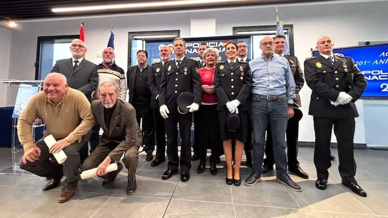 En la imagen un instante del acto conmemorativo del 201 aniversario de la Policía Nacional en Cuenca