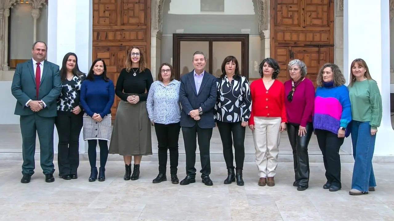 El presidente de Castilla-La Mancha, Emiliano García-Page, ha recibido este viernes en el Palacio de Fuensalida de Toledo a la Junta Directiva de Fademur