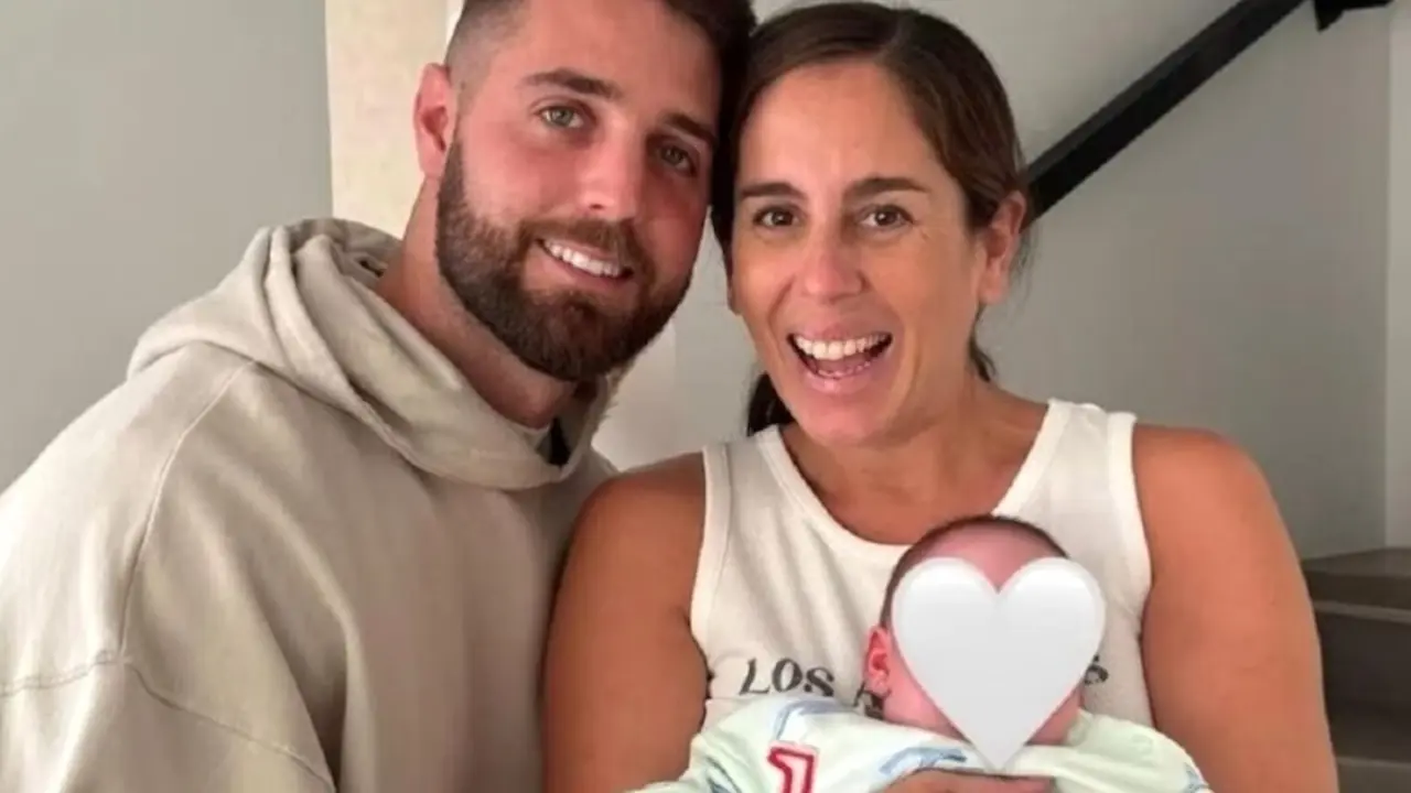 En la imagen de archivo Anabel Pantoja junto a su pareja David Rodríguez y su hija Alma