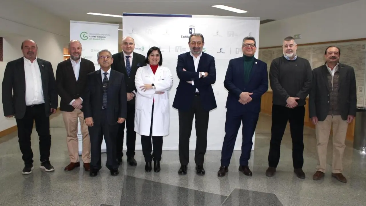 El. Gobierno de Castilla-La Mancha y la AECC acuerdan colaborar en actividades de apoyo e investigación