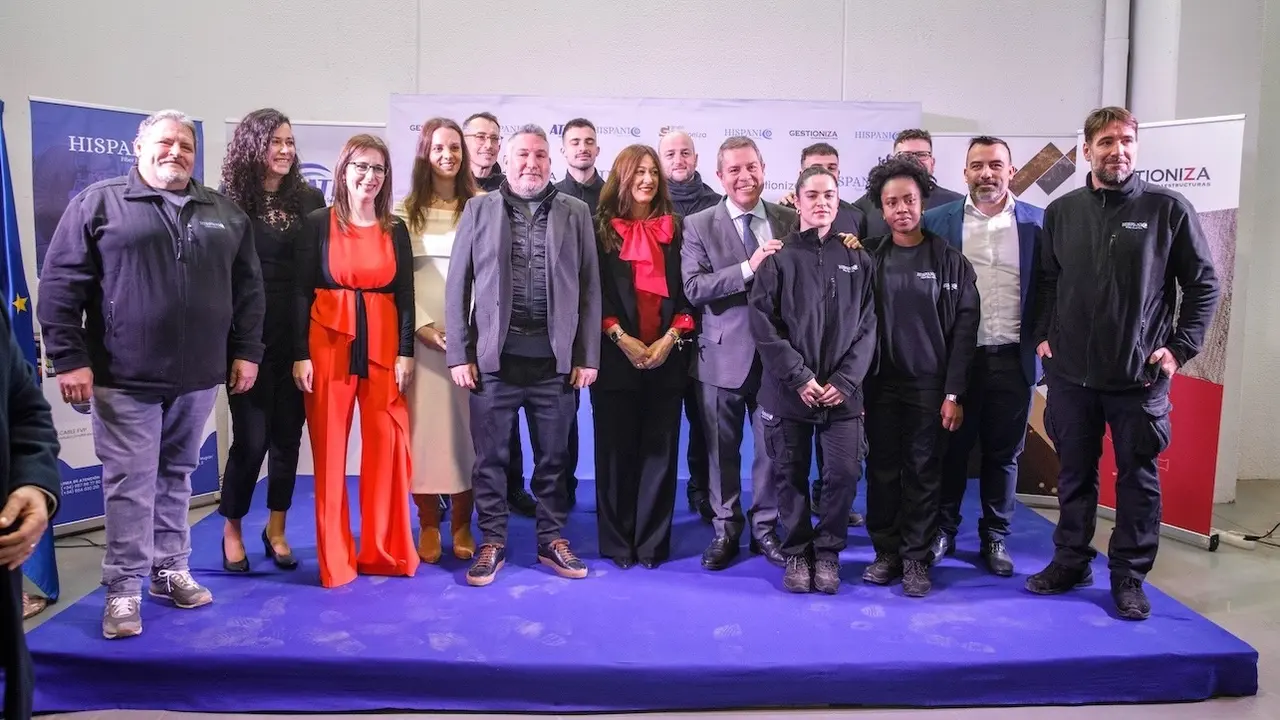 El presidente de Castilla-La Mancha, Emiliano García-Page, ha inaugurado en Almansa (Albacete), la planta de fabricación de fibra óptica de la empresa ‘Hispanic Fiber Fast’