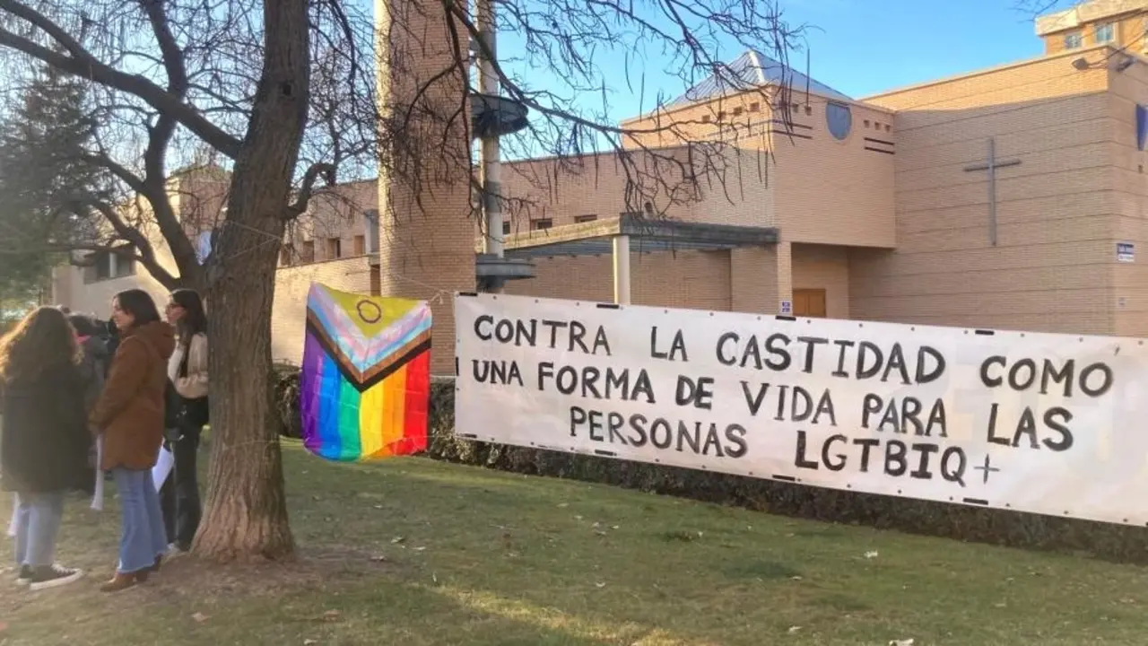 La sociedad queer de Cuenca manifiesta su rechazo a 'Courage Internacional' y señala que las personas LGTBIQ+ no necesitan tratamiento ni conversión