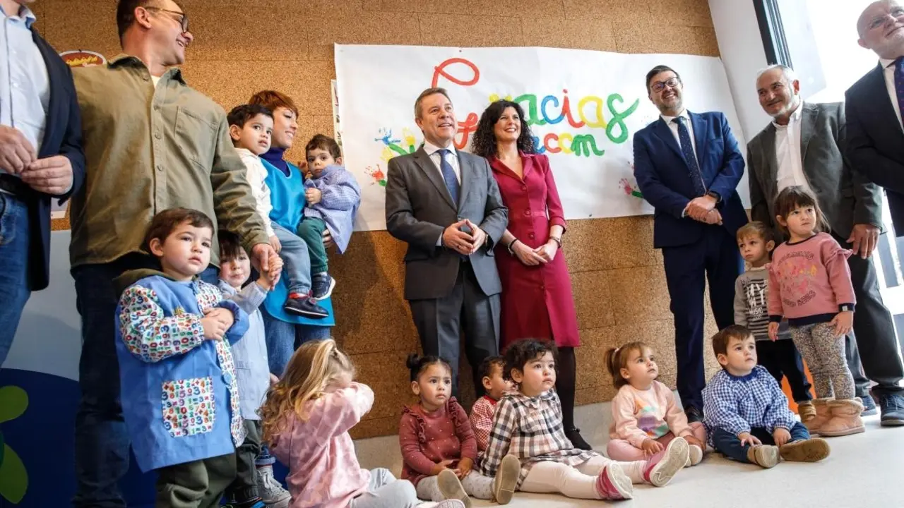 El presidente autonómico, Emiliano García-Page, ha inaugurado en Barrax (Albacete), la Escuela Infantil ‘Dudú’