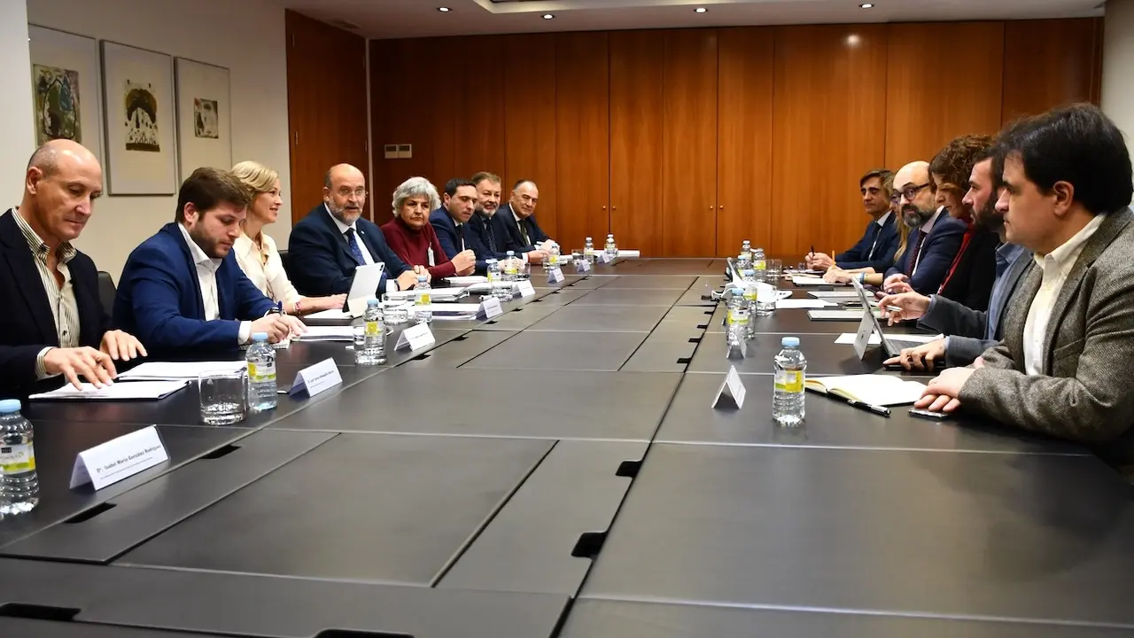 ADIF se reúne con las administraciones para avanzar en el Plan X Cuenca