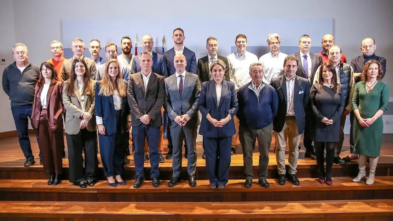 La delegada del Gobierno en Castilla-La Mancha, Milagros Tolón, ha recibido en Toledo a los representantes de las 13 empresas que recibieron ayudas en la última resolución de 2024 del Programa de Incentivos Regionales