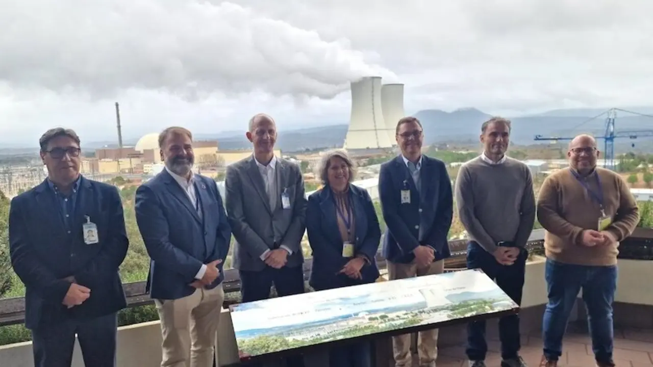 La consejera de Desarrollo Sostenible de Castilla-La Mancha, Mercedes Gómez, durante la visita que ha realizado a la central nuclear de Trillo (Guadalajara)