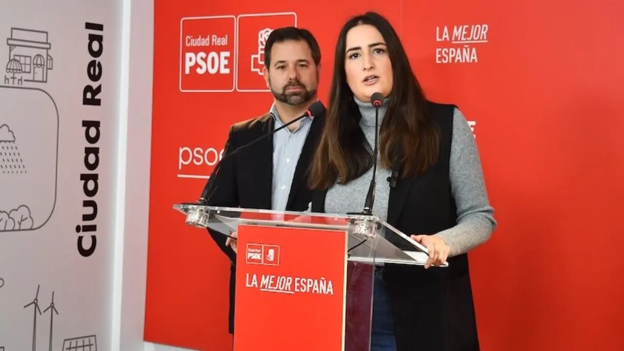 La diputada nacional del PSOE y portavoz provincial en Ciudad Real, Cristina López Zamora, durante la rueda de prensa que ha ofrecido este jueves