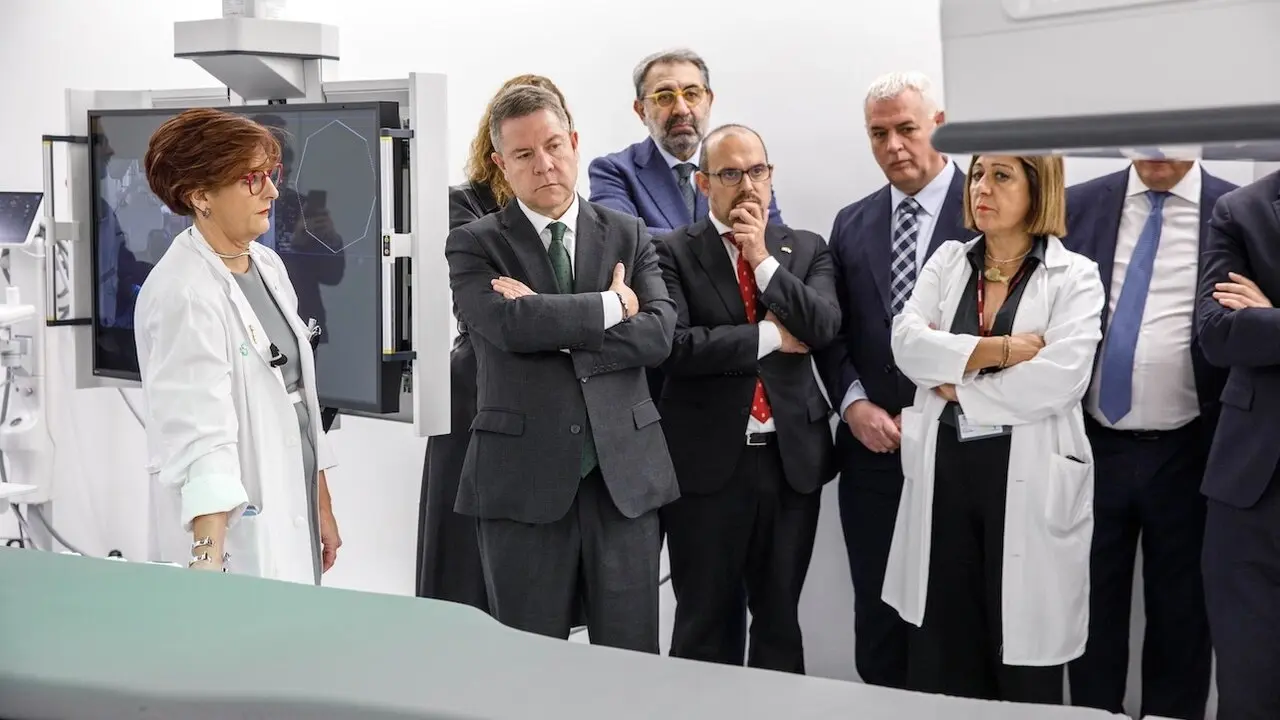El presidente de Castilla-La Mancha, Emiliano García-Page, ha inaugurado el nuevo quirófano híbrido del Hospital General Universitario de Guadalajara
