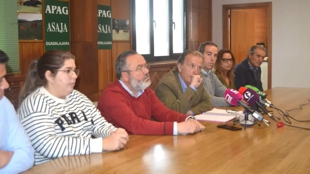 APAG acusa a la Junta de "falta de interés" por solucionar el relevo generacional en el campo