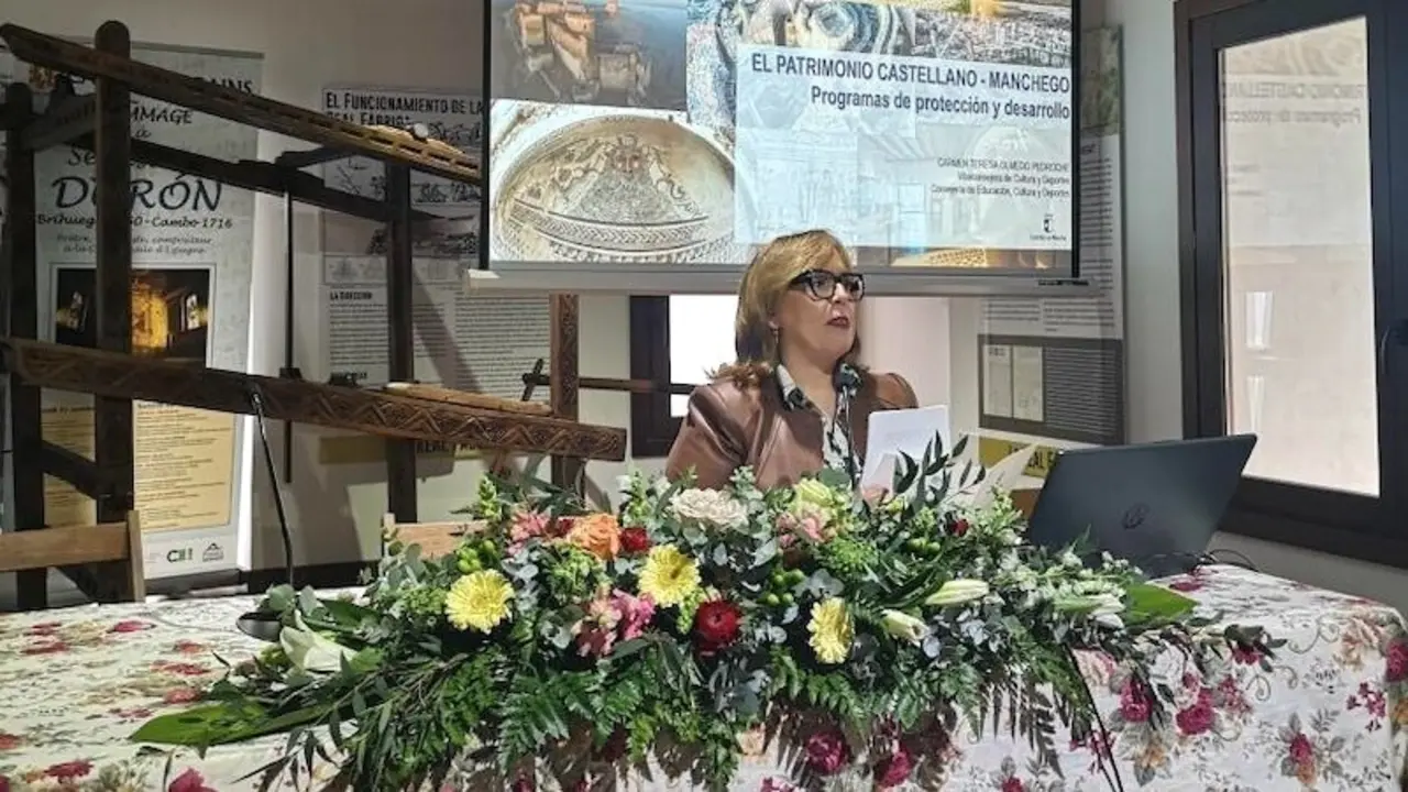 La viceconsejera de Cultura y Deportes, Carmen Teresa Olmedo, en la jornada 'Conservación del Patrimonio Rural para la Promoción del Turismo Desestacionalizado', que ha tenido lugar en el Salón de actos del Museo de Historia de Brihuega (Guadalajara)