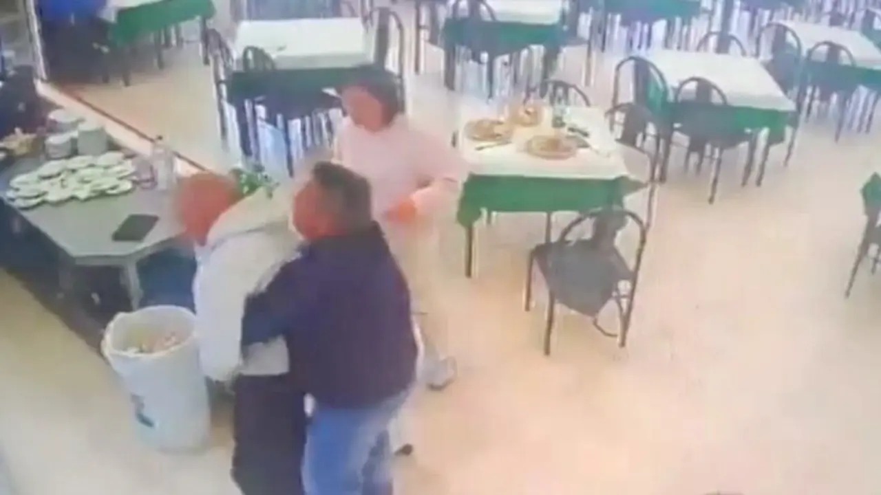 Un guardia civil fuera de servicio salva la vida a un hombre atragantado en un restaurante en Hellín (Albacete)