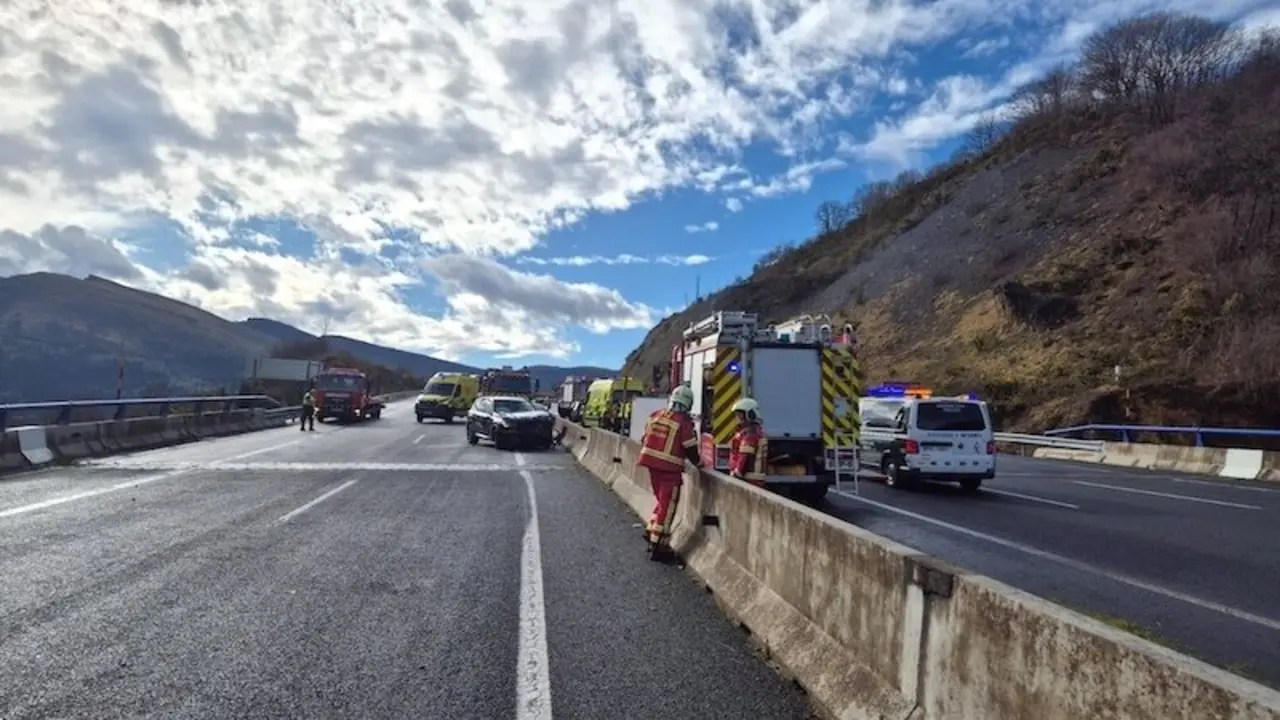 accidente de tráfico, choque, colisión, salirse de la vía, salida de vía, autovía, autopista