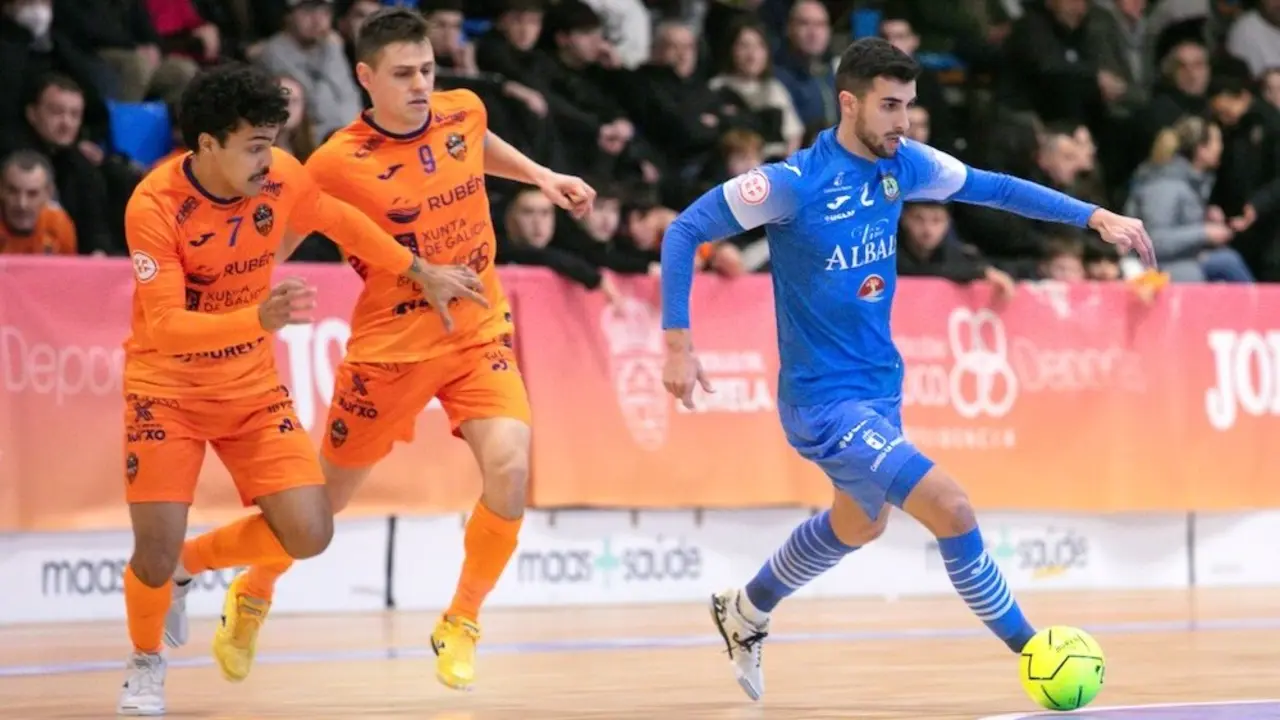 Reparto de puntos entre Burela y Viña Albali Valdepeñas en el Vista Alegre (2-2) - Fotografía: Manu Gil
