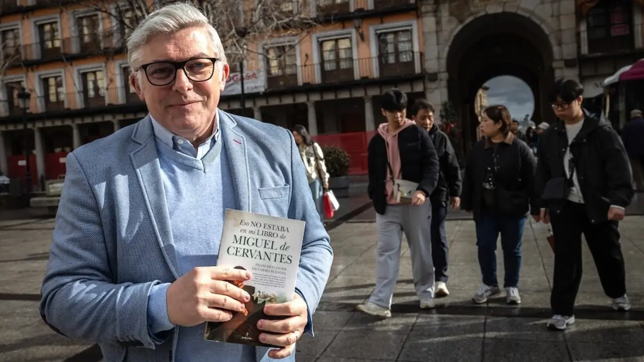 El investigador y experto cervantino Javier Escudero explica a la Agencia EFE en una entrevista que su biografía sobre Cervantes, que se publicará esta próxima semana, es un obra temática, no cronológica, en la que el autor del Quijote aparece como un hombre de negocios, un "bróker aficionado a escribir" - EFE/ Ángeles Visdómine