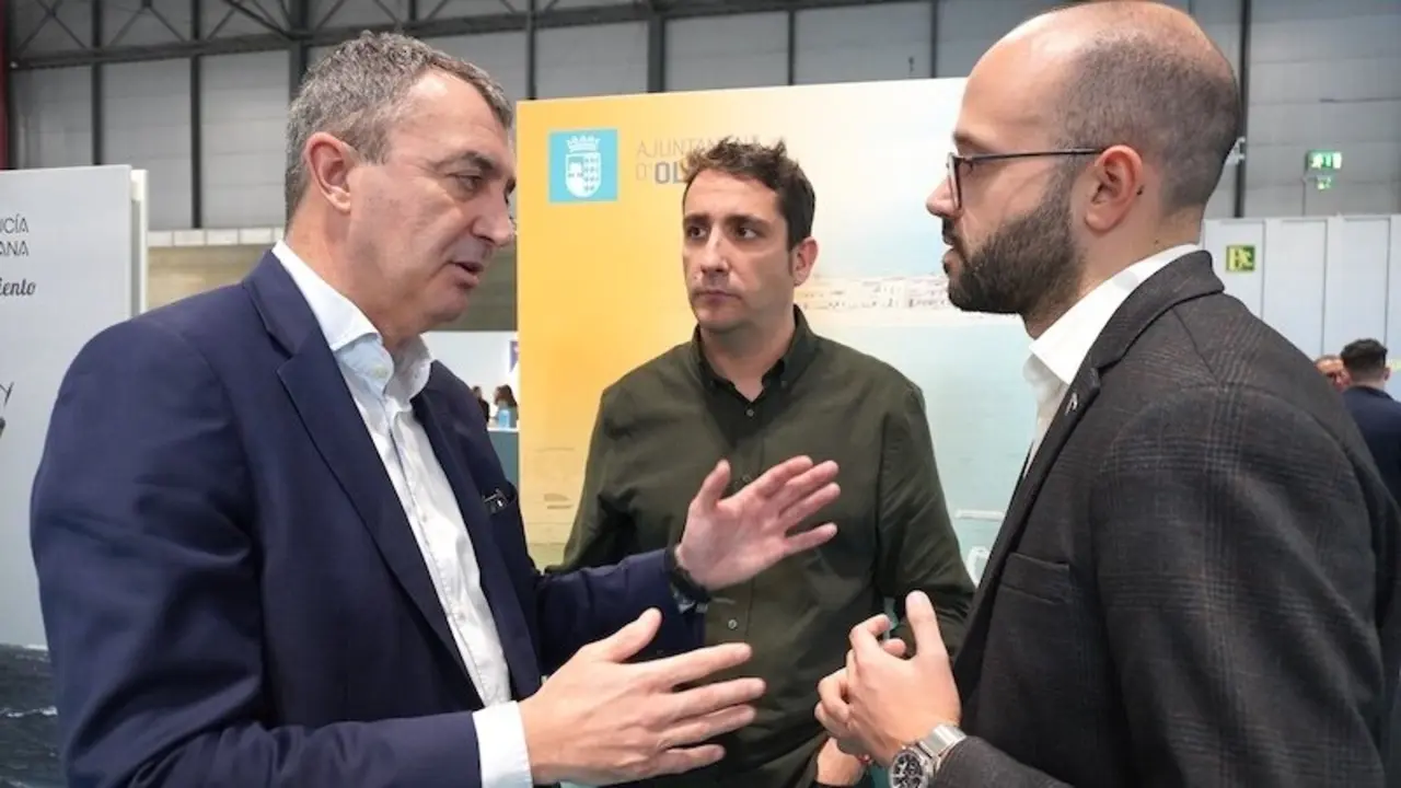 El vicepresidente, Fran Valera, y el diputado de Deportes, Dani Sancha, mantienen una reunión con Javier Guillén, director general de La Vuelta