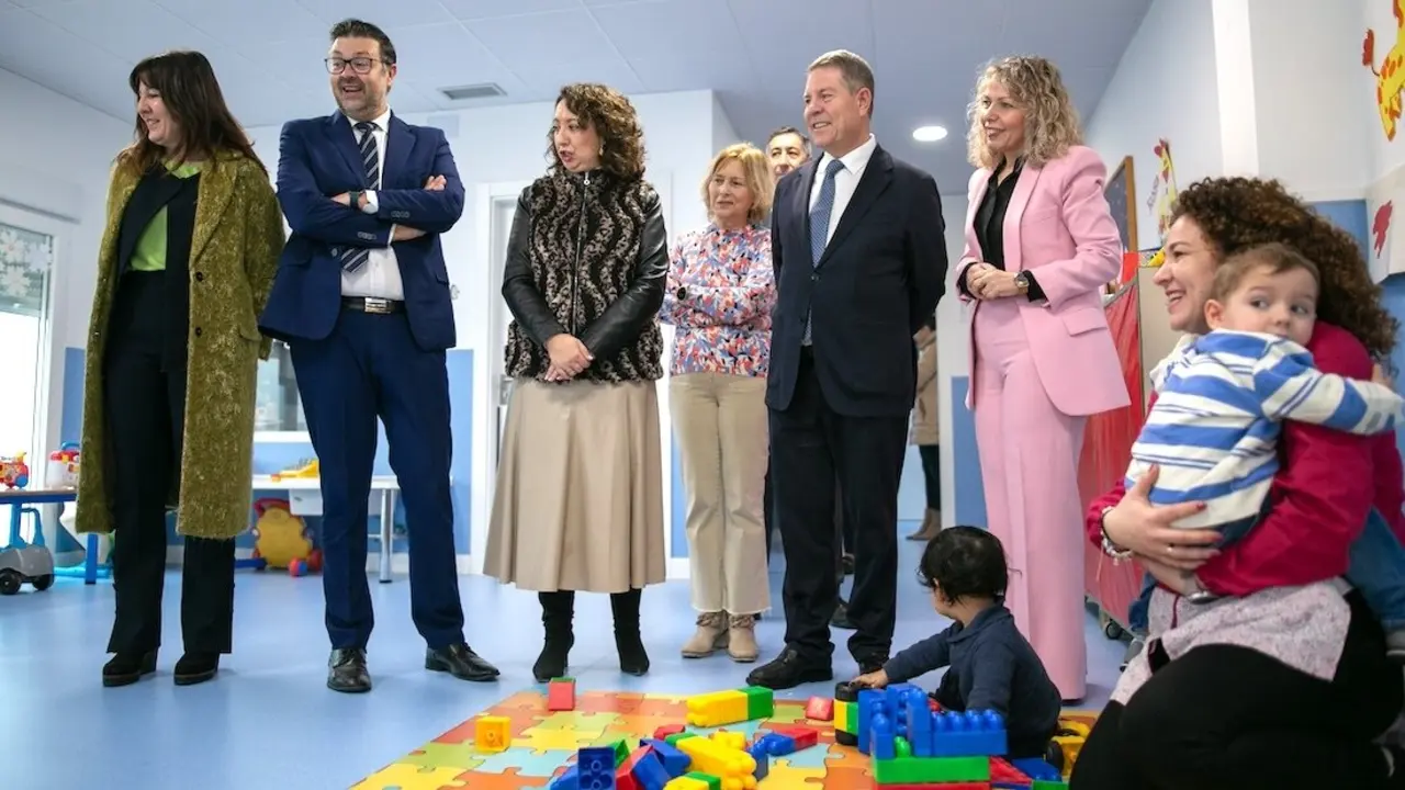 El presidente de Castilla-La Mancha, Emiliano García-Page, ha inaugurado la ampliación de la Escuela Infantil ‘Arco Iris’ de Socuéllamos (Ciudad Real)