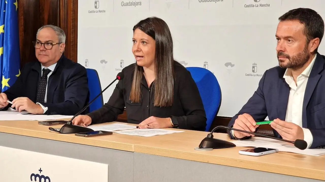 La consejera de Bienestar Social de Castilla-La Mancha, Bárbara García Torijano (c), ha presentado el Balance Anual del Sistema de Dependencia en la Comunidad Autónoma