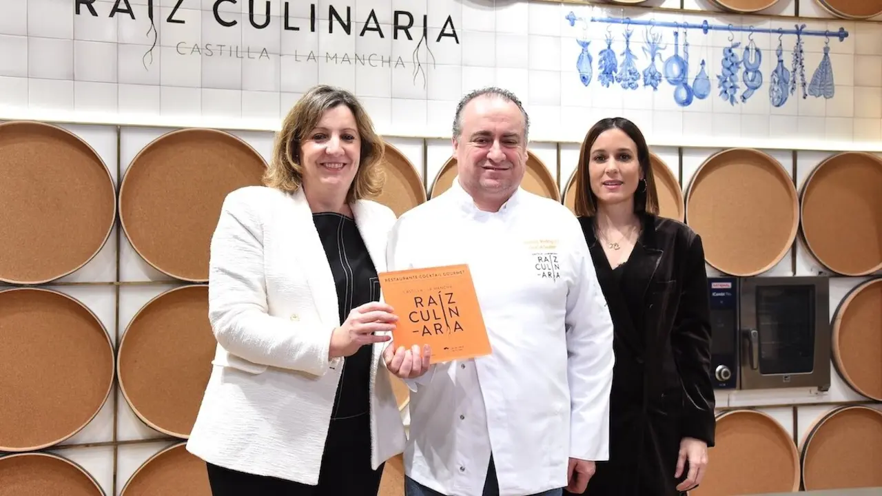 La consejera de Economía, Empresas y Empleo, Patricia Franco, ha visitado el estand de la marca gastronómica regional, Raíz Culinaria, en Madrid Fusión 2025