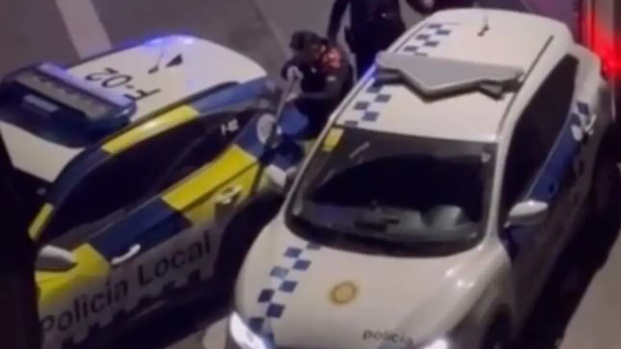 VIDEO.&nbsp;Polémica por como policías abaten a un jabalí: tiros, se escapa y gritos de los vecinos
