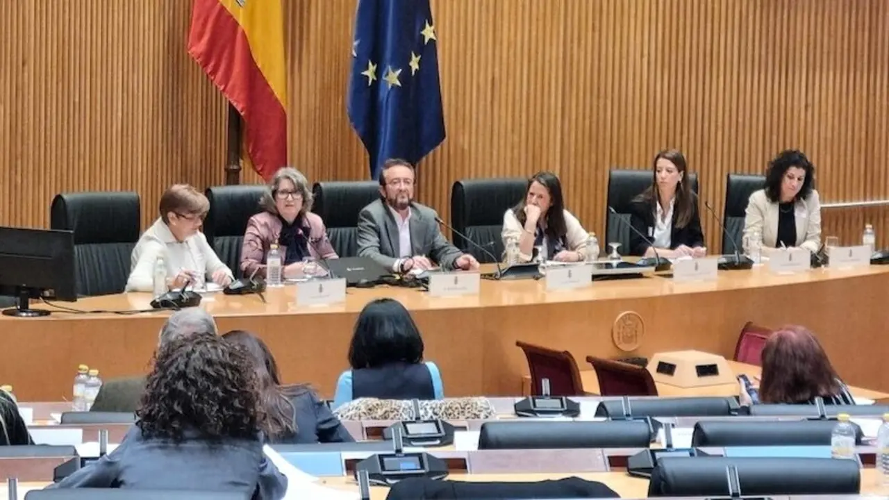 La consejera de Desarrollo Sostenible, Mercedes Gómez (2ªdcha), en la III Jornada de Sostenibilidad y Biodiversidad de UNEF en el Congreso de los Diputados