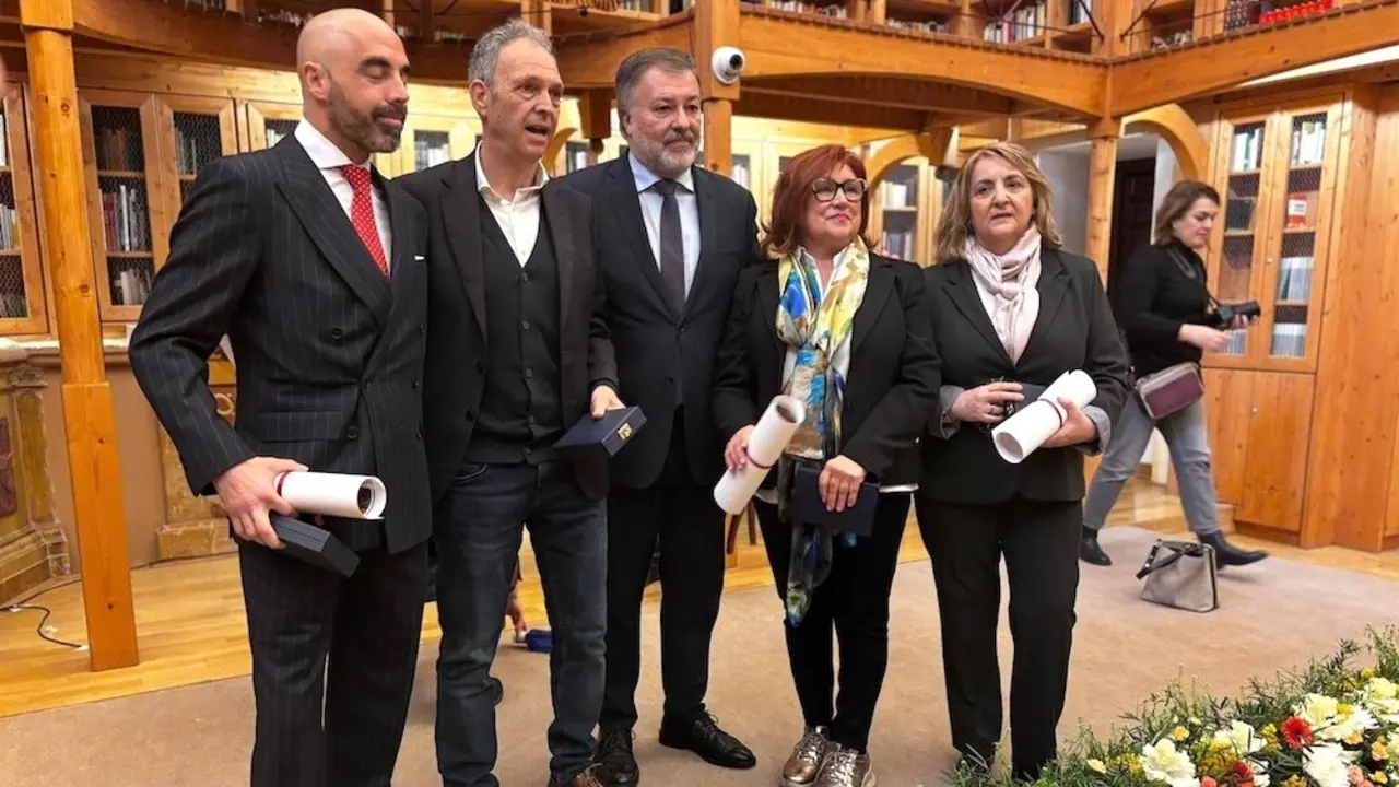 Honores y cariño en Cuenca para Joaquín Caparrós, 'Mari Carmen y sus muñecos', Pepe 'El de la Playa' y Gustavo Torner