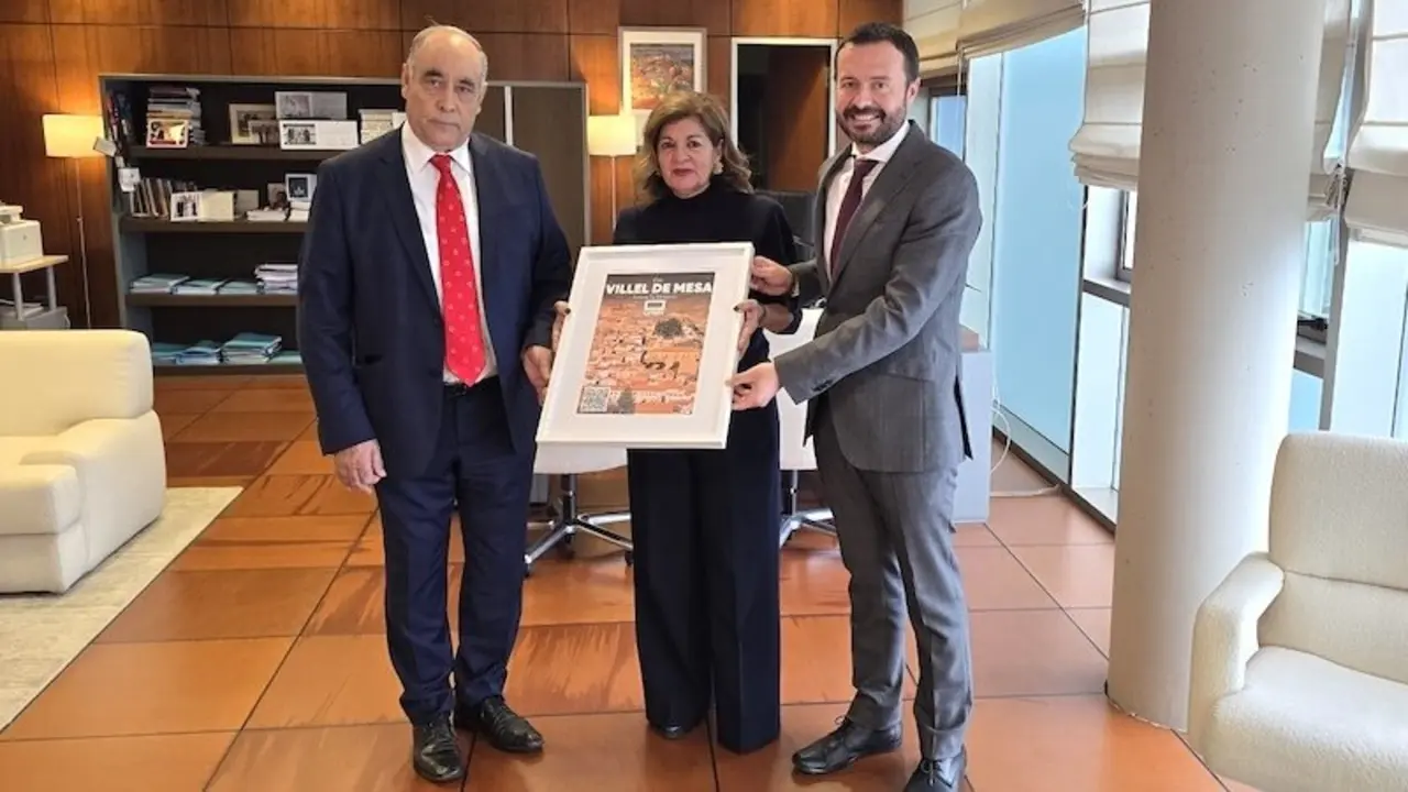CMM entrega a Villel de Mesa el archivo documental del pueblo anterior a la dana