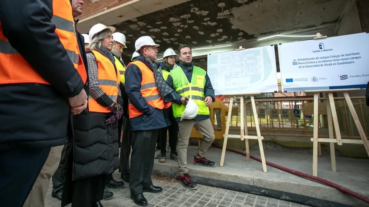 El presidente de Castilla-La Mancha, Emiliano García-Page, ha visitado el estado de las obras del nuevo Campus de la UAH en la capital guadalajareña
