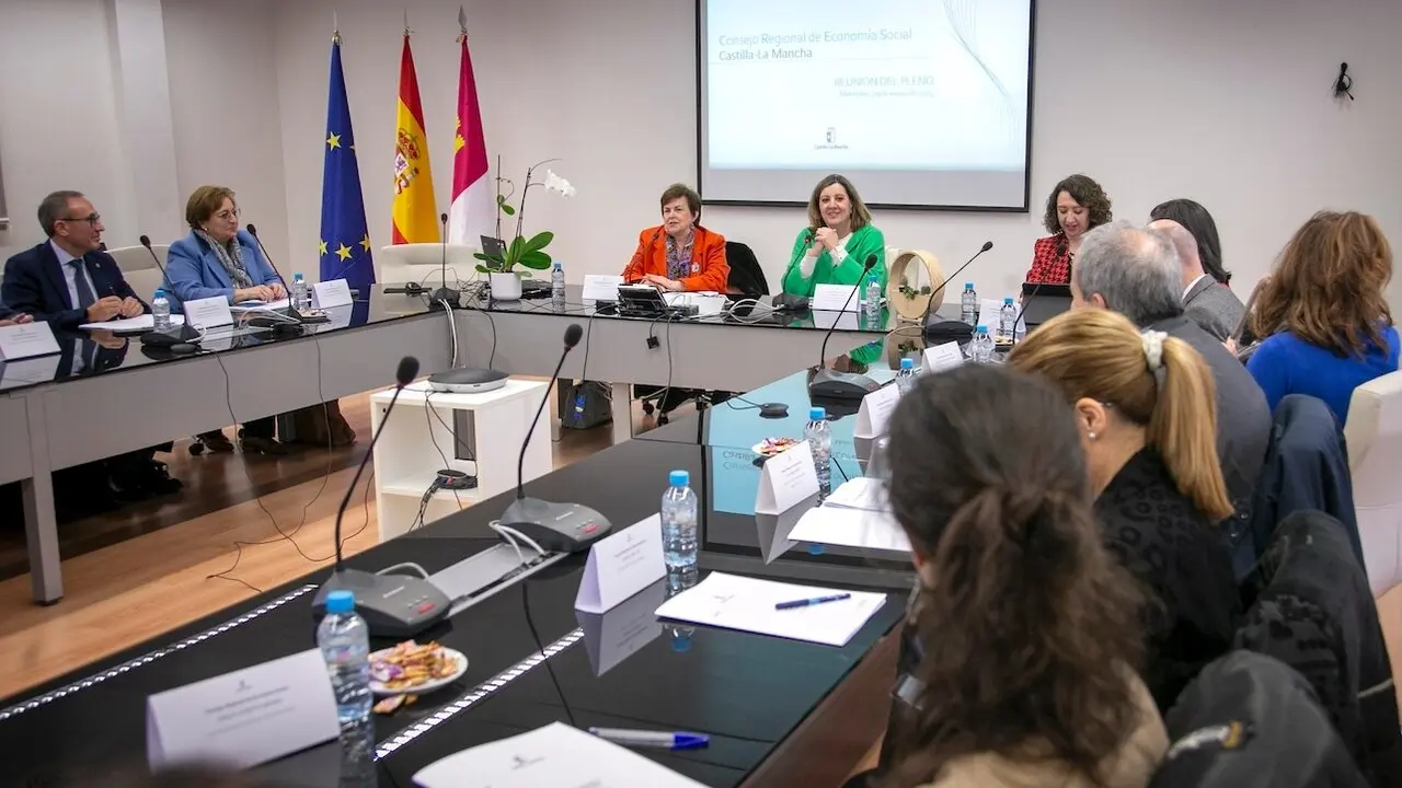 La consejera de Economía, Empresas y Empleo, Patricia Franco, ha presidido la reunión del Consejo Regional de Economía Social de Castilla-La Mancha, que se ha celebrado en la Escuela de Administración Regional