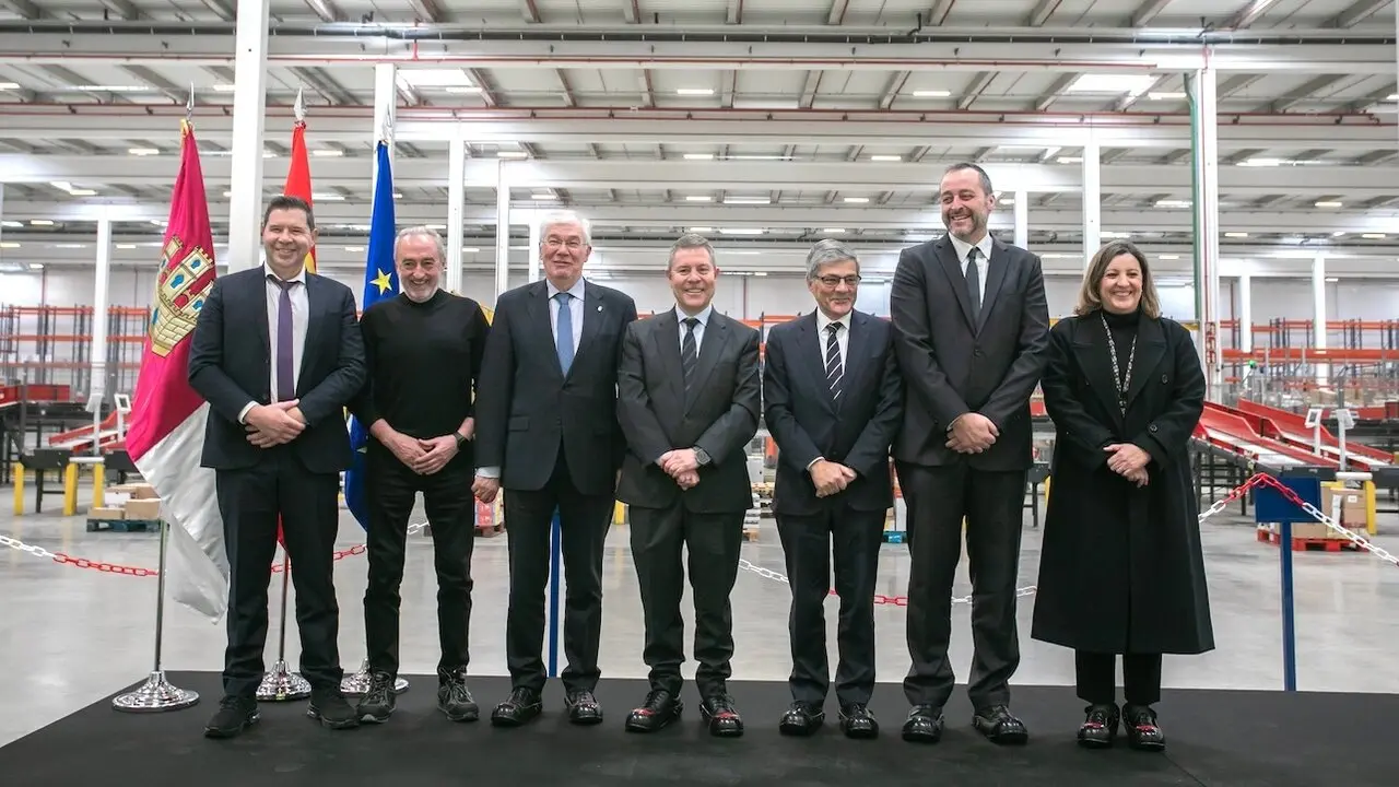El presidente de Castilla-La Mancha, Emiliano García-Page, ha inaugurado la puesta en marcha de la planta logística de Magna Park Tauro I en Illescas (Toledo)