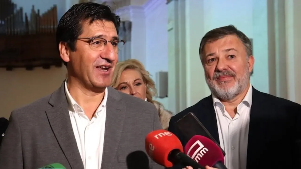 El vicepresidente segundo del Gobierno de Castilla-La Mancha, José Manuel Caballero, atendiendo a los medios de comunicación este viernes en Cuenca