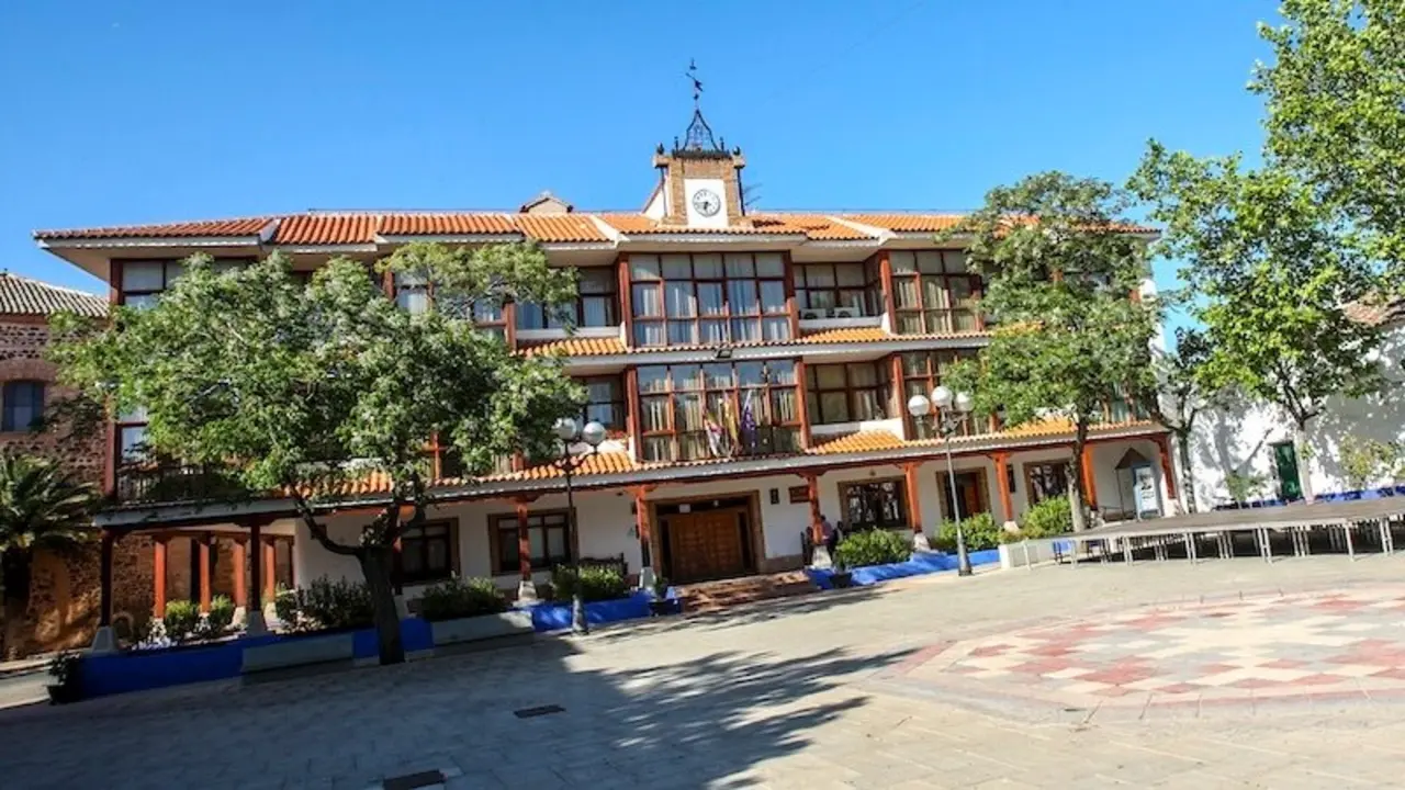 En la imagen de archivo el Ayuntamiento de Castellar de Santiago (Ciudad Real)