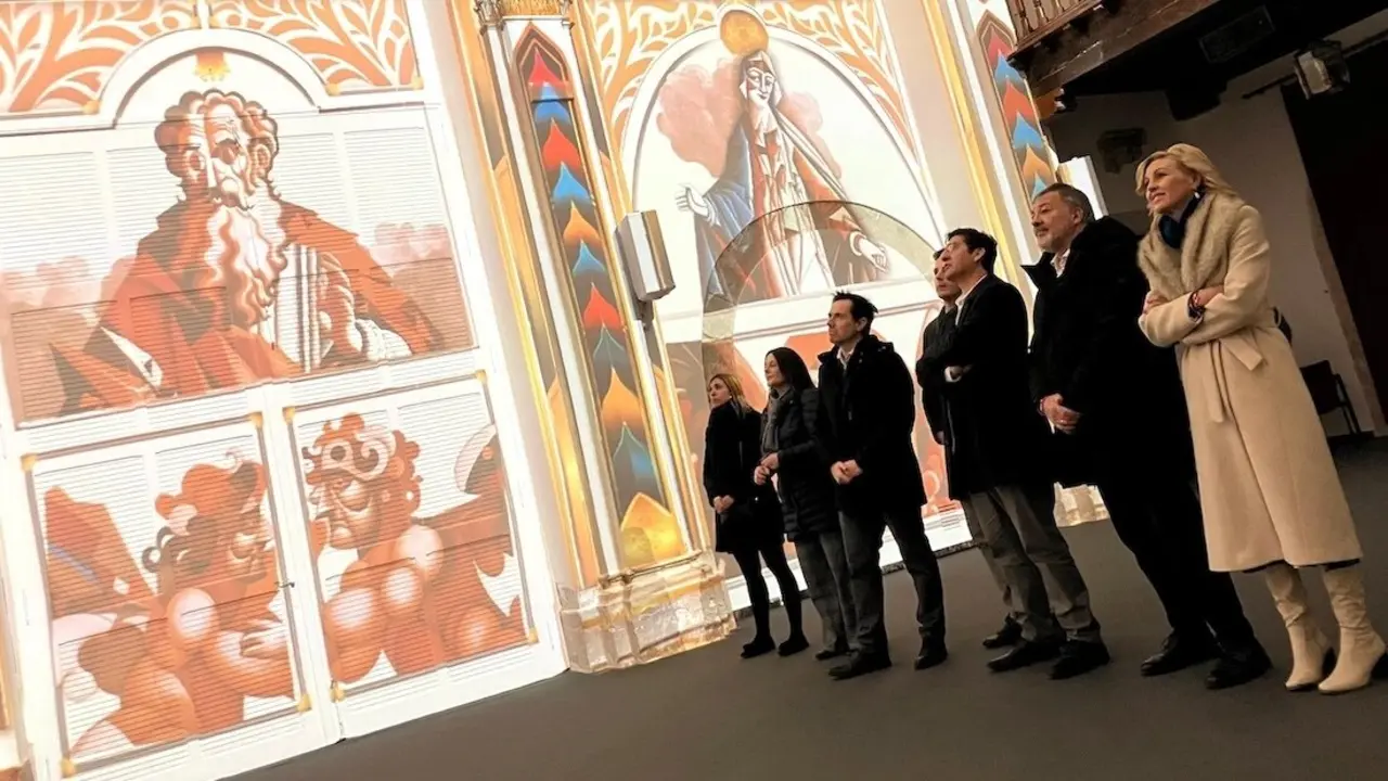 El vicepresidente segundo del Gobierno de Castilla-La Mancha, José Manuel Caballero, ha visitado el espectáculo audiovisual ‘Luz Cuenca’ en la Iglesia de San Miguel